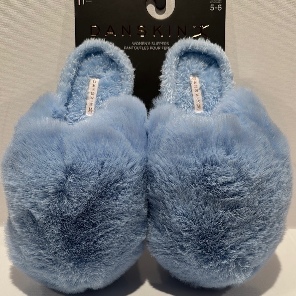 NWT Danskin Soft & Furry Ladies Blue House Slippers with Non-Slip Rubber Soles.
